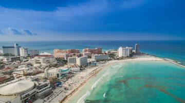 Aerial view of the Cancún hotel zone beach